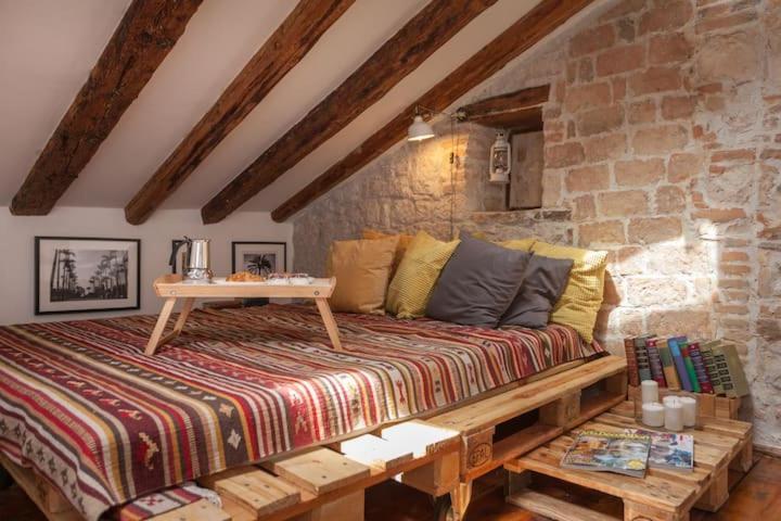 Vintage Apartment Rovinj Old Town Luaran gambar